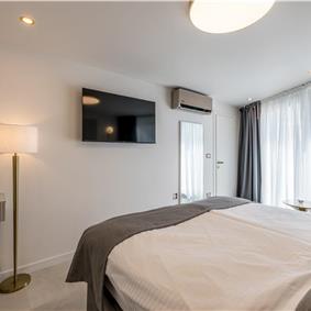 4 bedroom villa with heated pool and sea view in Vinišće, sleeps 8